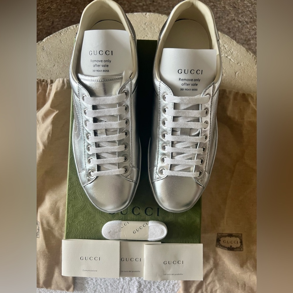 GUCCI SILVER METALLIC LEATHER SNEAKERS… SIZE 7 MEN’S… OR 9.5/10 WOMEN’S… NIB